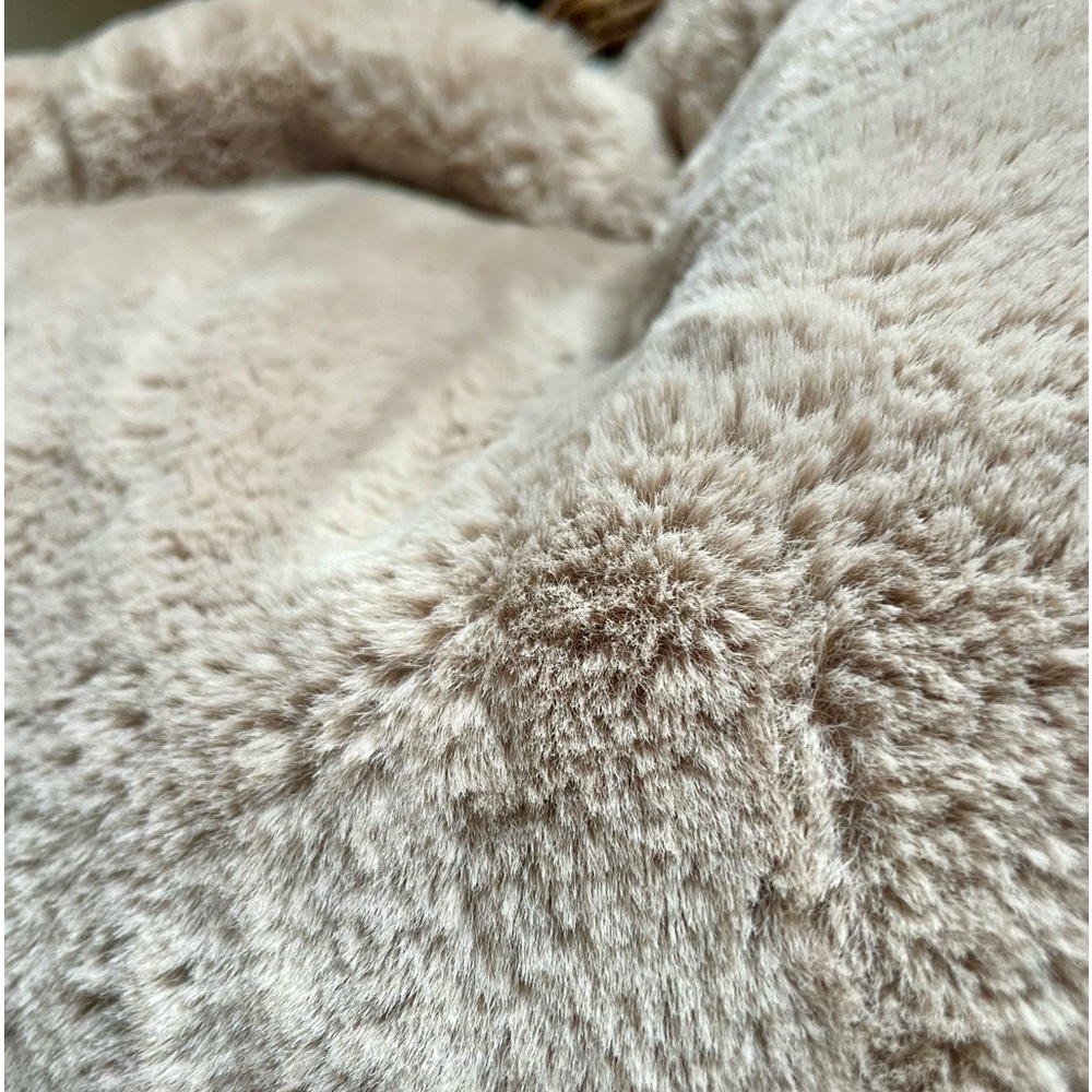 RACHEL ZOE Soft & Cozy Faux Fur Accent Pillow ! NWT! Cuddle up in coziness 😴 - Picture 11 of 14